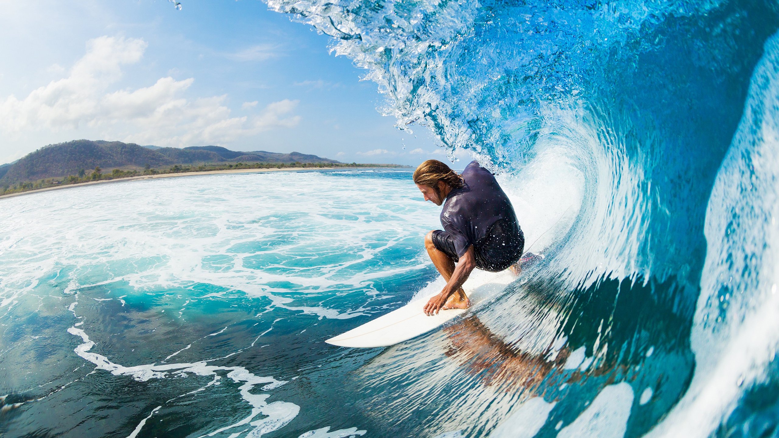 阿尔·哈姆达乌伊在巴黎奥运会男足比赛中展现出强大的进攻能力